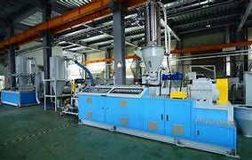 Linha plástica da extrusão do perfil do Pvc Deco com inversor de ABB